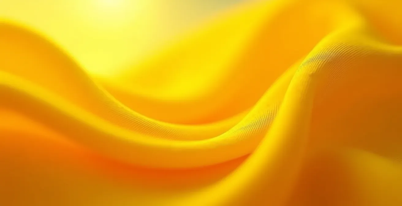 Nahaufnahme von gelbem Stoff im warmen Sonnenlicht